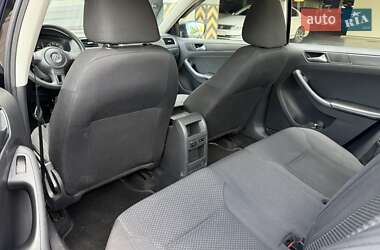 Седан Volkswagen Jetta 2013 в 