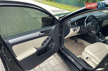Седан Volkswagen Jetta 2014 в 