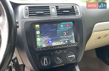 Седан Volkswagen Jetta 2014 в 