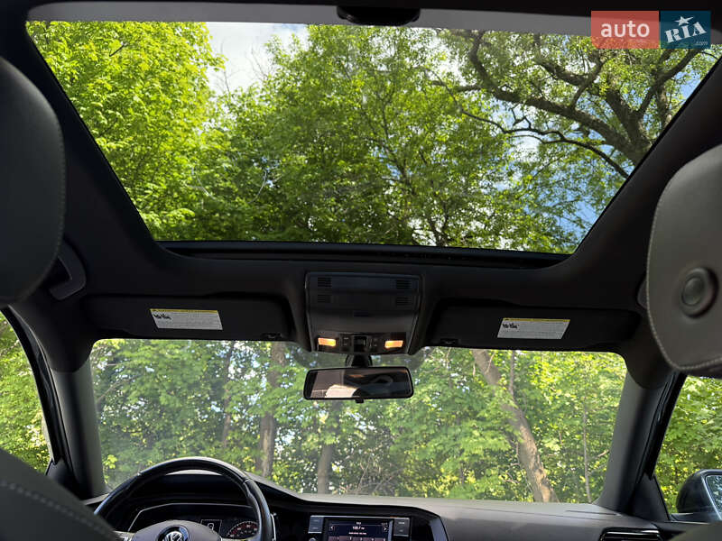 Седан Volkswagen Jetta 2018 в Львові