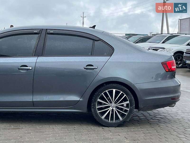 Седан Volkswagen Jetta 2016 в Львові