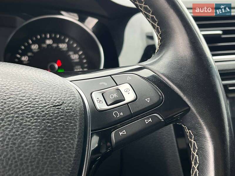 Седан Volkswagen Jetta 2016 в Львові