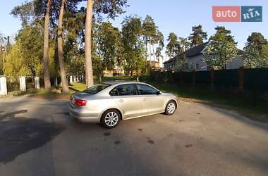 Седан Volkswagen Jetta 2012 в 