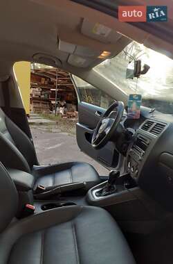 Седан Volkswagen Jetta 2012 в 