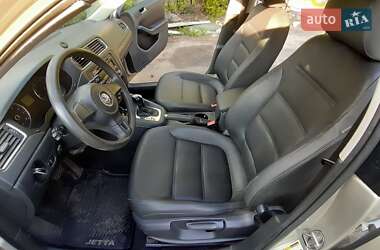 Седан Volkswagen Jetta 2012 в 