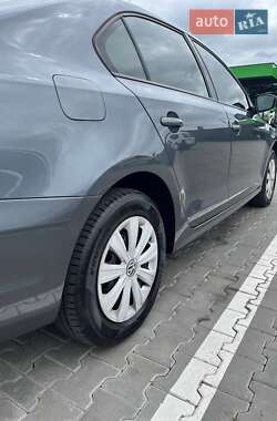 Седан Volkswagen Jetta 2012 в 