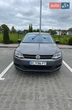Седан Volkswagen Jetta 2012 в 