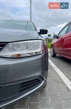 Седан Volkswagen Jetta 2012 в 
