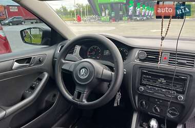 Седан Volkswagen Jetta 2012 в 