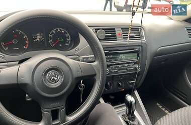 Седан Volkswagen Jetta 2012 в 
