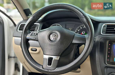 Седан Volkswagen Jetta 2012 в 