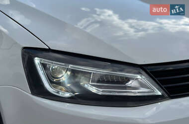Седан Volkswagen Jetta 2012 в 