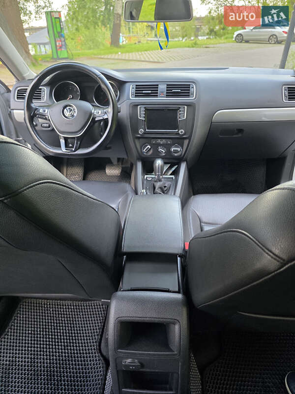 Седан Volkswagen Jetta 2015 в Киеве