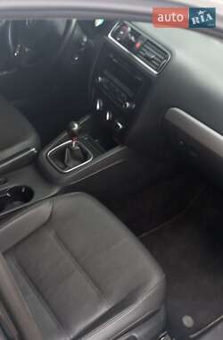 Седан Volkswagen Jetta 2012 в 