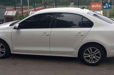 Седан Volkswagen Jetta 2012 в 
