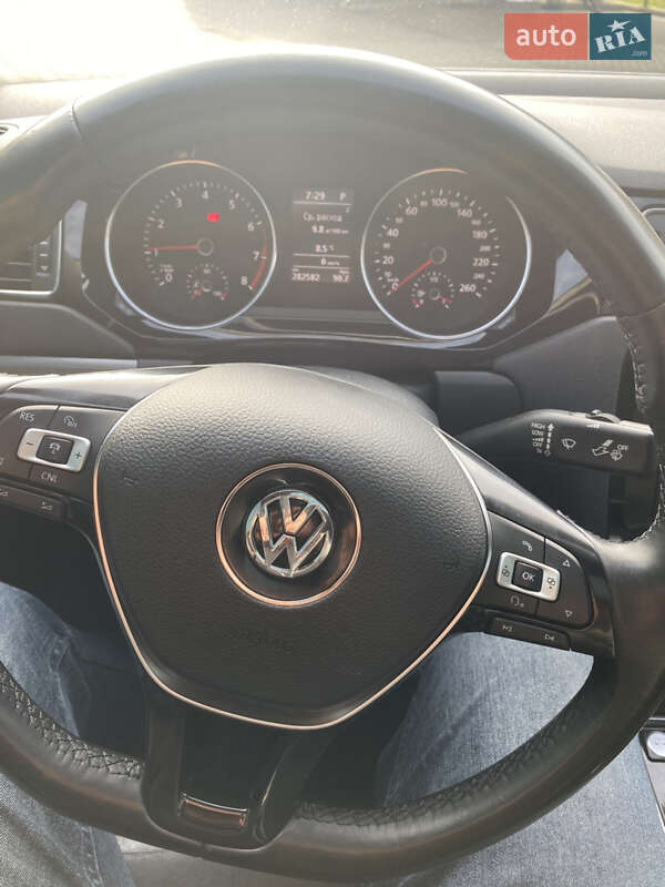 Седан Volkswagen Jetta 2016 в Полтаве