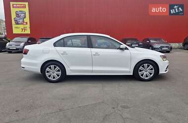 Седан Volkswagen Jetta 2017 в 