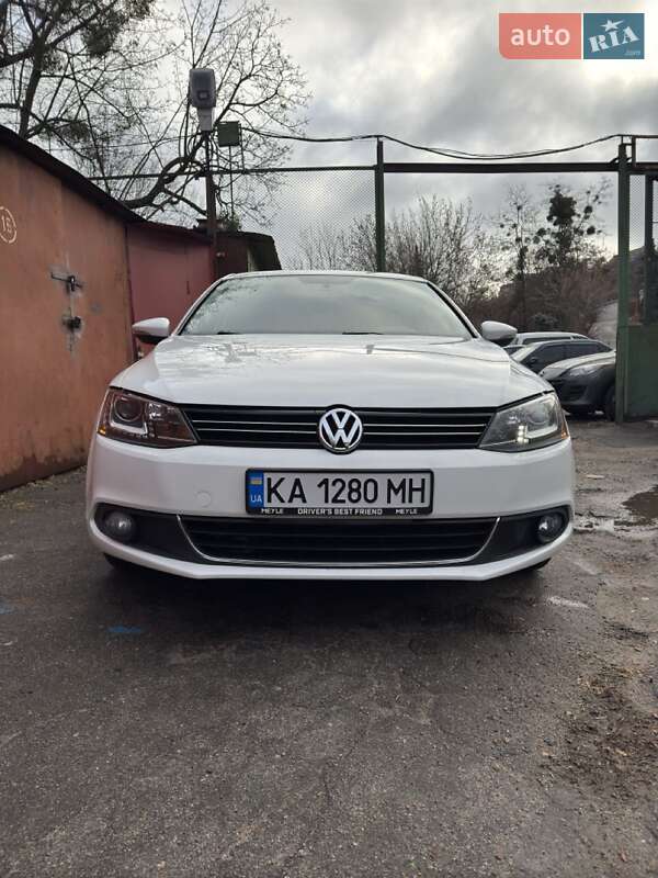 Седан Volkswagen Jetta 2013 в Киеве