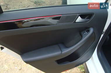 Седан Volkswagen Jetta 2016 в 