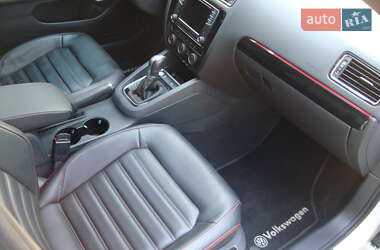 Седан Volkswagen Jetta 2016 в 