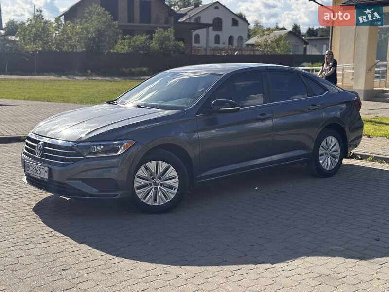 Седан Volkswagen Jetta 2018 в Львове