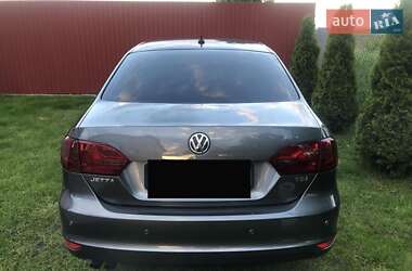 Седан Volkswagen Jetta 2012 в 