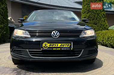 Седан Volkswagen Jetta 2013 в 
