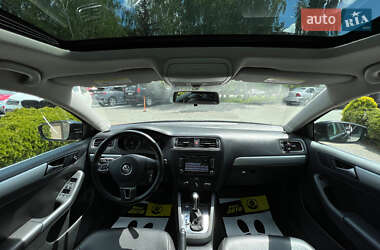 Седан Volkswagen Jetta 2013 в 