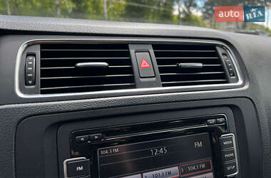 Седан Volkswagen Jetta 2013 в 