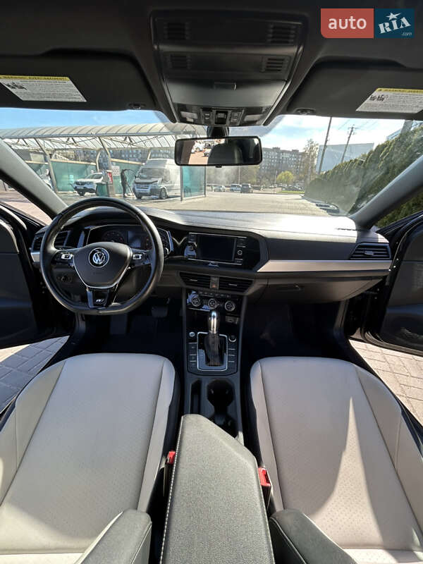 Седан Volkswagen Jetta 2019 в Черкасах