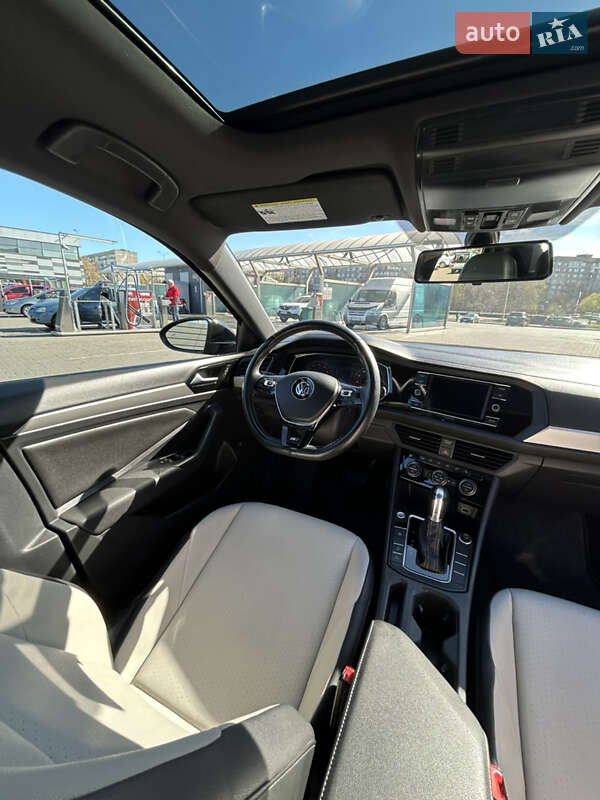 Седан Volkswagen Jetta 2019 в Черкасах