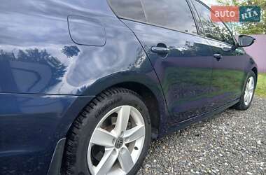 Седан Volkswagen Jetta 2012 в 