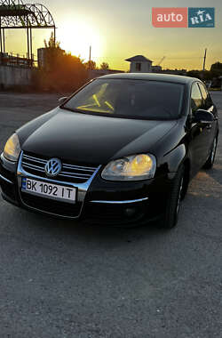 Седан Volkswagen Jetta 2009 в Рівному