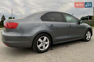 Седан Volkswagen Jetta 2012 в 