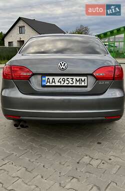 Седан Volkswagen Jetta 2012 в 