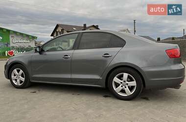 Седан Volkswagen Jetta 2012 в 