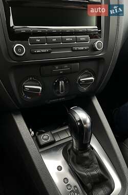 Седан Volkswagen Jetta 2012 в 
