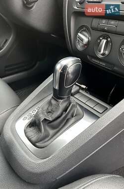 Седан Volkswagen Jetta 2012 в 
