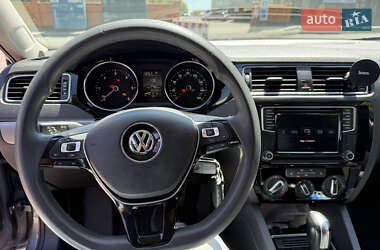 Седан Volkswagen Jetta 2015 в 