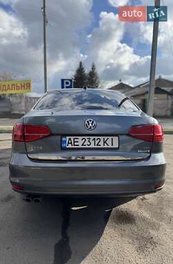 Седан Volkswagen Jetta 2015 в 