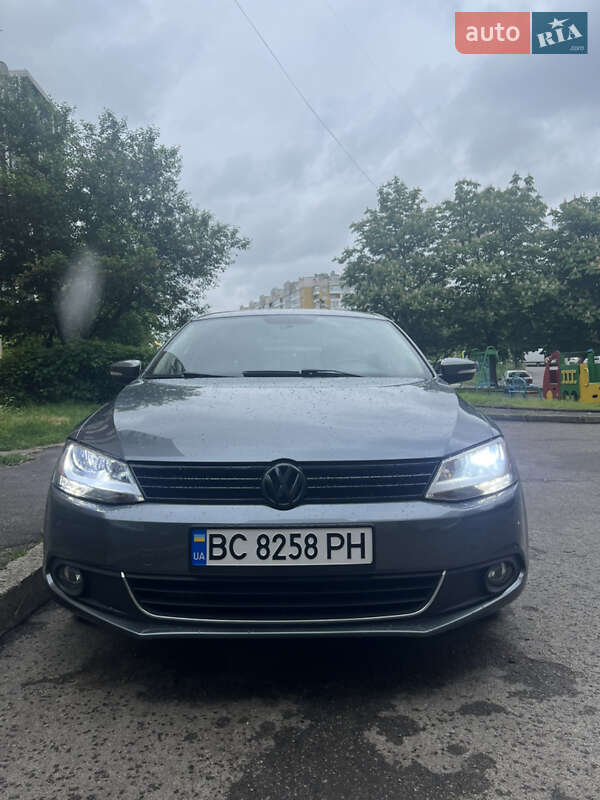 Седан Volkswagen Jetta 2012 в 