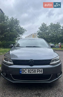 Седан Volkswagen Jetta 2012 в 