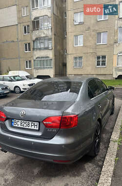 Седан Volkswagen Jetta 2012 в 