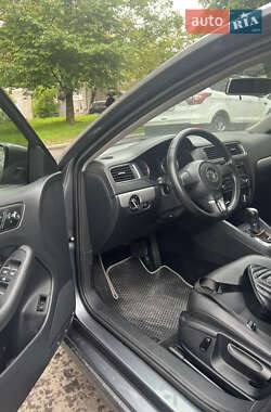 Седан Volkswagen Jetta 2012 в 
