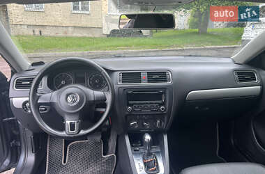 Седан Volkswagen Jetta 2012 в 