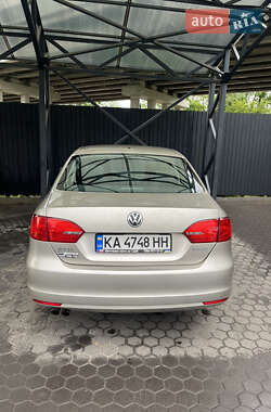 Седан Volkswagen Jetta 2013 в 