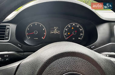 Седан Volkswagen Jetta 2013 в 