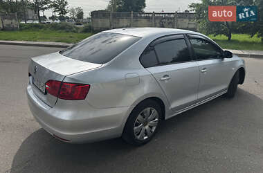 Седан Volkswagen Jetta 2013 в 
