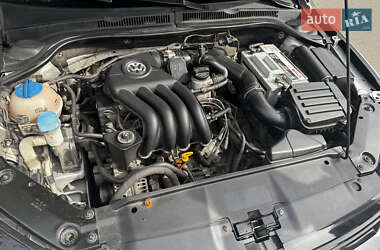 Седан Volkswagen Jetta 2013 в 