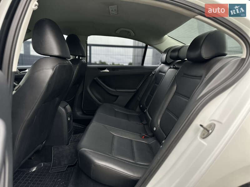 Седан Volkswagen Jetta 2014 в Ивано-Франковске